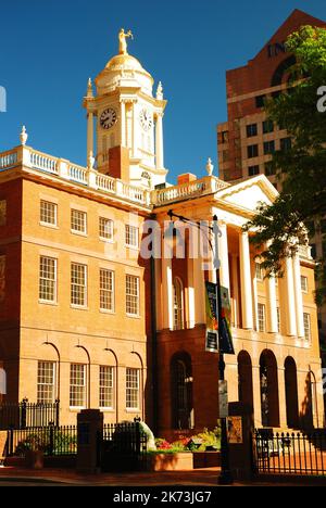 Das Old State House in Hartford, Connecticut, war einst das Kapitolgebäude des Staates in der Kolonialzeit und die Heimat des Zentrums von Regierung und Politik Stockfoto