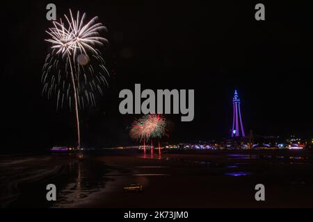 Blackpool, Lancashire, Großbritannien - 15.. Oktober 2022 - Blackpool World Fireworks Championships 2022 - Celtic Fireworks Stockfoto