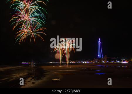 Blackpool, Lancashire, Großbritannien - 15.. Oktober 2022 - Blackpool World Fireworks Championships 2022 - Celtic Fireworks Stockfoto