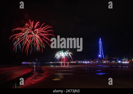 Blackpool, Lancashire, Großbritannien - 15.. Oktober 2022 - Blackpool World Fireworks Championships 2022 - Celtic Fireworks Stockfoto