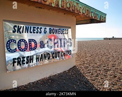 Fish and Chips am Strand von Brighton Stockfoto