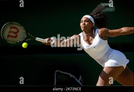 09/07/15. AELTC, Wimbledon Championships 2015, Wimbledon, London. Damen Einzel Halbfinale, Serena Williams (USA) / Maria Sharapova (Rus) ,Center CO Stockfoto