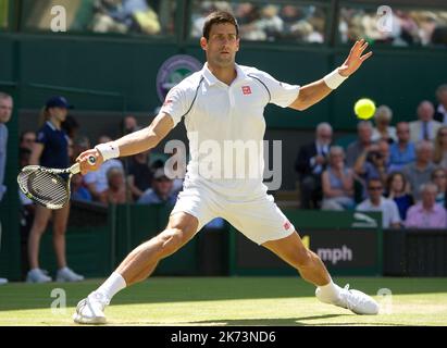 10/07/15. AELTC, Wimbledon Championships 2015, Wimbledon, London. Männer-Einzel Semifinale, Novak Djokovic (SRB) (1) / Richard Gasquet (Fra) (21) Cen Stockfoto