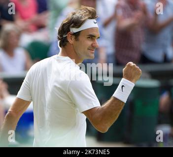 10/07/15. AELTC, Wimbledon Championships 2015, Wimbledon, London. Männer-Singles im Halbfinale, Andy Murray, (GB) (3)gegen Roger Federer (Sui) (2). Co. Center Stockfoto