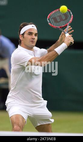 01/07/2016. Wimbledon 2016, Herreneinzel, Roger Federer (SUI) / Dan Evans (GBR), Center Court. Roger Federer in Aktion während des Spiels. Stockfoto