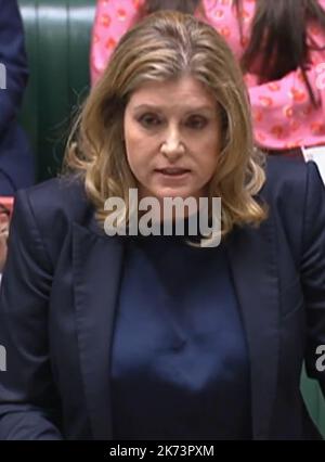 Der Anführer des Unterhauses, Penny Mordaunt, beantwortet eine dringende Frage im Unterhaus, London. Bilddatum: Montag, 17. Oktober 2022. Stockfoto