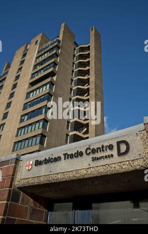 Ansichten und Aspekte der Brutalistischen Architektur rund um das Barbican Arts Centre, London, England, Großbritannien Stockfoto