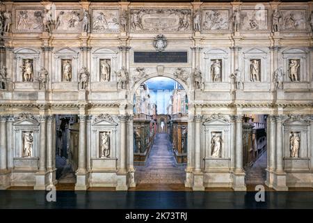 Teatro Olimpico (Olympisches Theater) entworfen von Andrea Palladio, Vicenza, Venetien, Italien Stockfoto