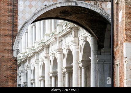 Landschaftlich reizvolle Details der Basilika Palladiana, Vicenza, Venetien, Italien Stockfoto