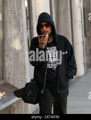 LOS ANGELES 23/11/2016 Dave Navarro kauft beim Rodeo Dr in Beverly Hills ein. Stockfoto