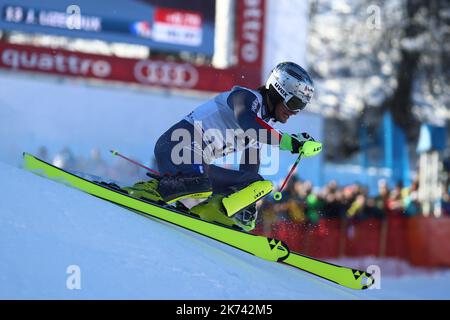 Julien LIZEROUX tritt am 22. Januar 2017 beim ersten Lauf des FIS Alpine Ski World Cup Men's Slalom in Kitzbühel an. Der britische Dave Ryding führt vor Stefano Gross aus Italien, dem dritten Felix Neureuther aus Deutschland. Stockfoto