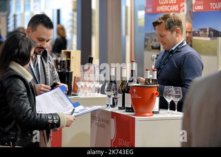 Montpellier, Frankreich, Jan 29. 2017 VINISUD ist das Schaufenster der weltweit führenden Weinregion, dem Mittelmeer, das allein mehr als 50 % der weltweiten Produktion ausmacht. Jede Veranstaltung bringt die Mehrheit der mediterranen Weinproduzenten und professionellen Einkäufer aus allen Kontinenten zusammen und trägt so dazu bei, das Mittelmeer für neue Weinmärkte zu öffnen. Stockfoto