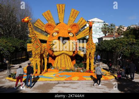 Menton, Frankreich, feb 15. 2017 Lemon Festival / La Fête du Citron, ein weltweit einzigartiges Ereignis, zieht jedes Jahr mehr als 160.000 Besucher an – eine Zahl, die ständig steigt. 83. Lemon Festival - von samstag, 13.. februar um 2 Uhr bis mittwoch, 2.. märz 2016 inklusive Stockfoto