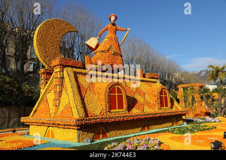 Menton, Frankreich, feb 15. 2017 Lemon Festival / La Fête du Citron, ein weltweit einzigartiges Ereignis, zieht jedes Jahr mehr als 160.000 Besucher an – eine Zahl, die ständig steigt. 83. Lemon Festival - von samstag, 13.. februar um 2 Uhr bis mittwoch, 2.. märz 2016 inklusive Stockfoto