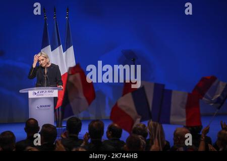 Marine Le Pen hält eine Rede während der Front National politischen Kundgebung und dem Start ihrer Präsidentschaftskampagne in Lyon, Frankreich, am 05. Februar 2017. Stockfoto