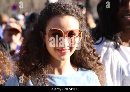 Oulaya Amamra verlässt die Chloe Fashion Show am 2. März 2017 in Paris, Frankreich. Stockfoto