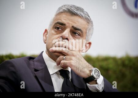 Bürgermeister von London Sadiq Khan besucht ein Luft-Qualität-Ereignis mit Bürgermeister Anne Hidalgo und Bürgermeister von Seoul, Park Won-bald im Hotel de Ville in Paris, wo sie wie zur Verringerung der Umweltverschmutzung in den Städten der Welt diskutiert. Stockfoto