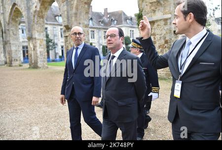 Gilles Finchelstein, Generaldirektor der Jean-Jaures-Stiftung, Henri Nallet, Präsident der Jean-Jaures-Stiftung, Francois Hollande und Harlem Desir, französischer Staatssekretär für europäische Angelegenheiten, während der Sitzung der Initiative „Think Tanks Tandem“ 3.. Stockfoto