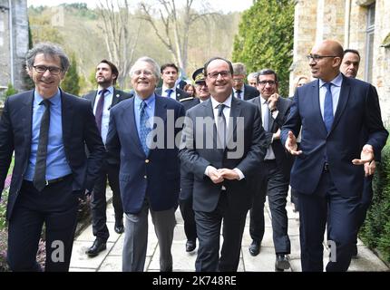 Gilles Finchelstein, Generaldirektor der Jean-Jaures-Stiftung, Henri Nallet, Präsident der Jean-Jaures-Stiftung, Francois Hollande und Harlem Desir, französischer Staatssekretär für europäische Angelegenheiten, während der Sitzung der Initiative „Think Tanks Tandem“ 3.. Stockfoto