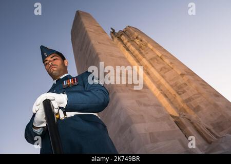 Centenaire de la bataille de Vimy. Ceremonie du crepuscule sur le Monument de la crete de Vimy. Stockfoto