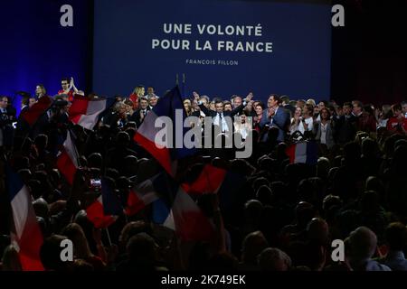 Der ehemalige französische Premierminister Francois Fillon, Kandidat für die französischen Präsidentschaftswahlen 2017, trifft sich in Paris an der porte de versailles Stockfoto