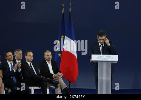 Der ehemalige französische Premierminister Francois Fillon, Kandidat für die französischen Präsidentschaftswahlen 2017, trifft sich in Paris an der porte de versailles Stockfoto