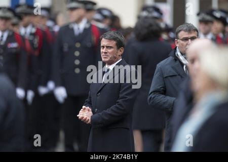 Der ehemalige französische Premierminister Manuel Valls während der nationalen Hommage an den gefallenen französischen Polizisten Xavier Jugele am 25. April 2017 in Paris, Frankreich. Stockfoto