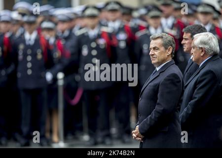Der ehemalige französische Premierminister Nicolas Sarkozy nimmt am 25. April 2017 in Paris an der nationalen Hommage an den gefallenen französischen Polizisten Xavier Jugele Teil. Stockfoto