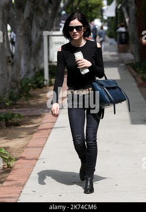 Lucy Hale wird in Los Angeles, USA, gesehen Stockfoto