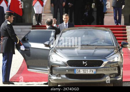 Frankreich First Lady Brigitte Macron. Der scheidende Präsident Francois Hollande verlässt den Elysee-Palast vor der Amtseinführung Emmanuel MacronÕs Präsidenten 8. als Präsident der Republik 5.. Paris, FRANCE-14/05/2017. POOL/MEIGNEUX/MAXPPP Stockfoto