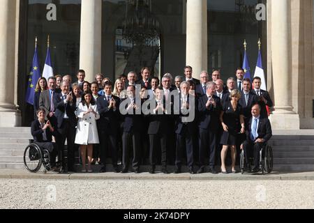 Die Präsidentin des französischen Paralympischen Komitees Emmanuelle Assman, die Präsidentin der Region Ile de France Valerie Pecresse, die Bürgermeisterin von Paris Anne Hidalgo, die Ko-Präsidenten der Pariser Bewerbung um die Olympischen Spiele 2024 Tony Estanguet und Bernard Lapasset, französischer Mitglied des Internationalen Olympischen Komitees (IOC) Guy Drut, Der Präsident des Nationalen Olympischen und Sportkomitees (CNOSF), Denis Masseglia, und die französische Athletin Emmeline Ndongue, posieren nach einer Pressekonferenz am Ende der Sitzung der IOC-Evaluierungskommission am 16. Mai 2017 in Paris, wo das Internationale Olympische Komitee vor Paris besucht Stockfoto