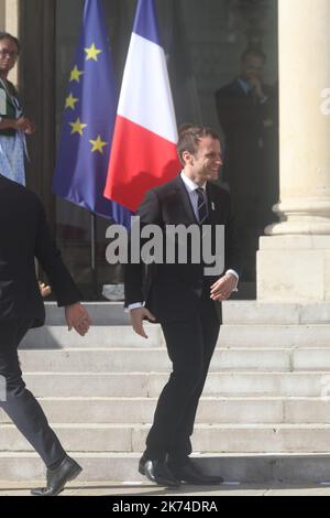 Die Präsidentin des französischen Paralympischen Komitees Emmanuelle Assman, die Präsidentin der Region Ile de France Valerie Pecresse, die Bürgermeisterin von Paris Anne Hidalgo, die Ko-Präsidenten der Pariser Bewerbung um die Olympischen Spiele 2024 Tony Estanguet und Bernard Lapasset, französischer Mitglied des Internationalen Olympischen Komitees (IOC) Guy Drut, Der Präsident des Nationalen Olympischen und Sportkomitees (CNOSF), Denis Masseglia, und die französische Athletin Emmeline Ndongue, posieren nach einer Pressekonferenz am Ende der Sitzung der IOC-Evaluierungskommission am 16. Mai 2017 in Paris, wo das Internationale Olympische Komitee vor Paris besucht Stockfoto