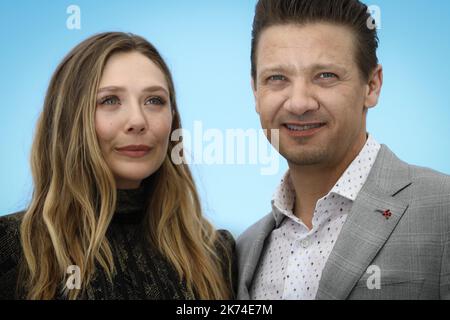 Elizabeth OLSEN und Jeremy RENNER bei der Fotokalle Wind River im Rahmen der Filmfestspiele von Cannes 70. Stockfoto