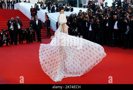 Kendall Jenner ist auf dem Roten Teppich während der Ausgabe 70. des Festival International du Film de Cannes zu sehen Stockfoto