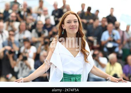 L'actrice Laetitia Dosch lors du photocall du Film Jeune Femme (Frankreich/Belgien), UN certain regard au 70e Festival de Cannes, le mardi 23 Mai 2017. 70. jährliche Filmfestspiele von Cannes in Cannes, Frankreich, Mai 2017. Das Filmfestival findet vom 17. Bis 28. Mai statt. Stockfoto