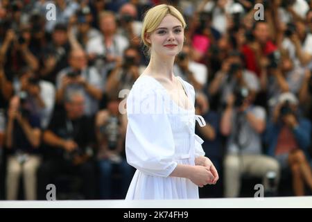 DIE US-Schauspielerin Kirsten Dunst posiert während der Fotoaufnahme für „The betuiled“ während der jährlichen Filmfestspiele von Cannes 70., am 24. Mai 2017 in Cannes, Frankreich. Der Film wird im offiziellen Wettbewerb des Festivals präsentiert, der vom 17. Bis 28. Mai stattfindet. Stockfoto