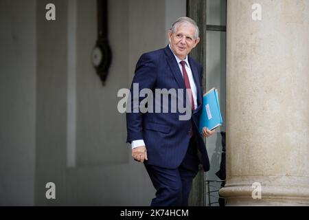 Der französische Landwirtschaftsminister Jacques Mezard verlässt am 07. Juni 2017 eine Kabinettssitzung im Elysée-Palast in Paris. Stockfoto