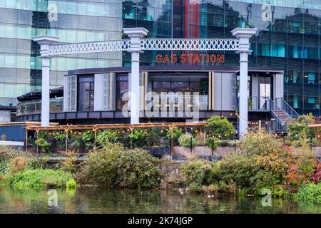 The Gas Station (ehemals The Filling Station), eine Bar und ein Restaurant am Regents Canal am King's Cross, London, Großbritannien Stockfoto