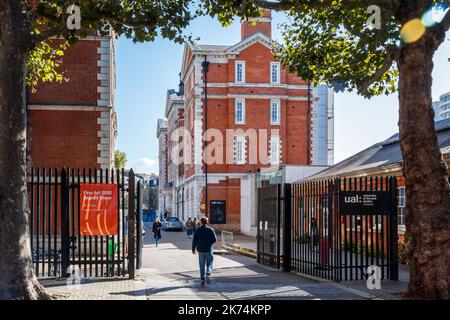 Eingang zum Millbank Campus des UAL Chelsea College of Art and Design, an der John Islip Street, London, Großbritannien Stockfoto