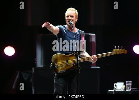 Sänger Sting tritt während seiner Show beim Jazz a Juan Festival in Juan Les Pins, Südfrankreich, am 20 2017. Juli auf. Stockfoto
