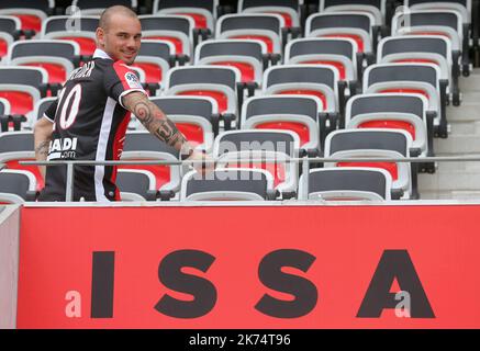 Wesley Sneijder hat für die französische Fußballmannschaft des OGC Nizza unterschrieben Stockfoto