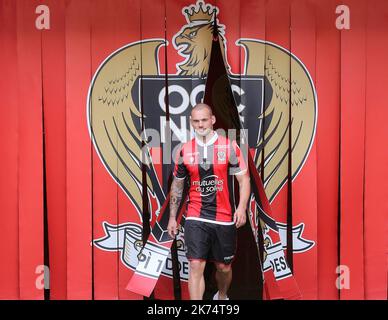 Wesley Sneijder hat für die französische Fußballmannschaft des OGC Nizza unterschrieben Stockfoto