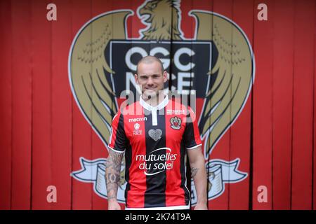 Wesley Sneijder hat für die französische Fußballmannschaft des OGC Nizza unterschrieben Stockfoto