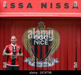 Wesley Sneijder hat für die französische Fußballmannschaft des OGC Nizza unterschrieben Stockfoto