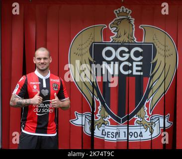 Wesley Sneijder hat für die französische Fußballmannschaft des OGC Nizza unterschrieben Stockfoto