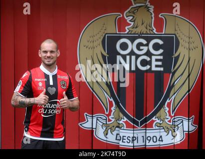 Wesley Sneijder hat für die französische Fußballmannschaft des OGC Nizza unterschrieben Stockfoto