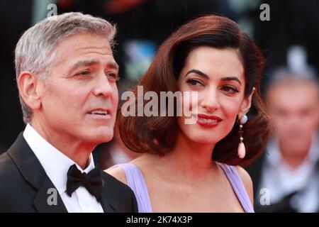 George Clooney, Amal Clooney bei der Ankunft zur Premiere von Suburbicon Red Carpet im Sala Grande während des Filmfestivals von Venedig 74. Stockfoto