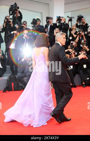 George Clooney, Amal Clooney bei der Ankunft zur Premiere von Suburbicon Red Carpet im Sala Grande während des Filmfestivals von Venedig 74. Stockfoto