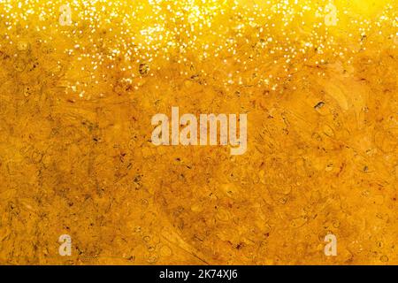 Wand mit Lichtern, Girlanden, Glühbirnen. Textur rauen Hintergrund Beton verputzt Wandposter Stockfoto