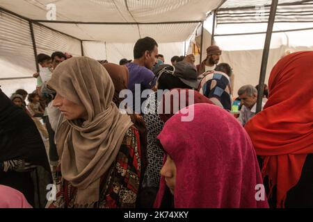 Juillet 2017 - Syrie - Rojava - Syrie du Nord - Camp de deplaces d'Ain Issa / Ambiance a l'Entree de la clinique MSF Chris Huby / Le Pictorium - Syrien: Flüchtlingslager Ain Issa - 08/07/2017 - Syrien / Rojava / Raqqa - Stockfoto